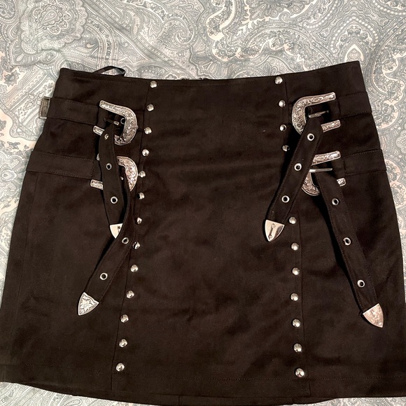 Rocky Silver skirt (Detailed belts) - Picture 1 of 3